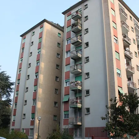 Elegante Appartamento Trilocale Milan Exterior photo